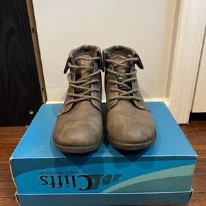 Comfortable Lace-up bootie